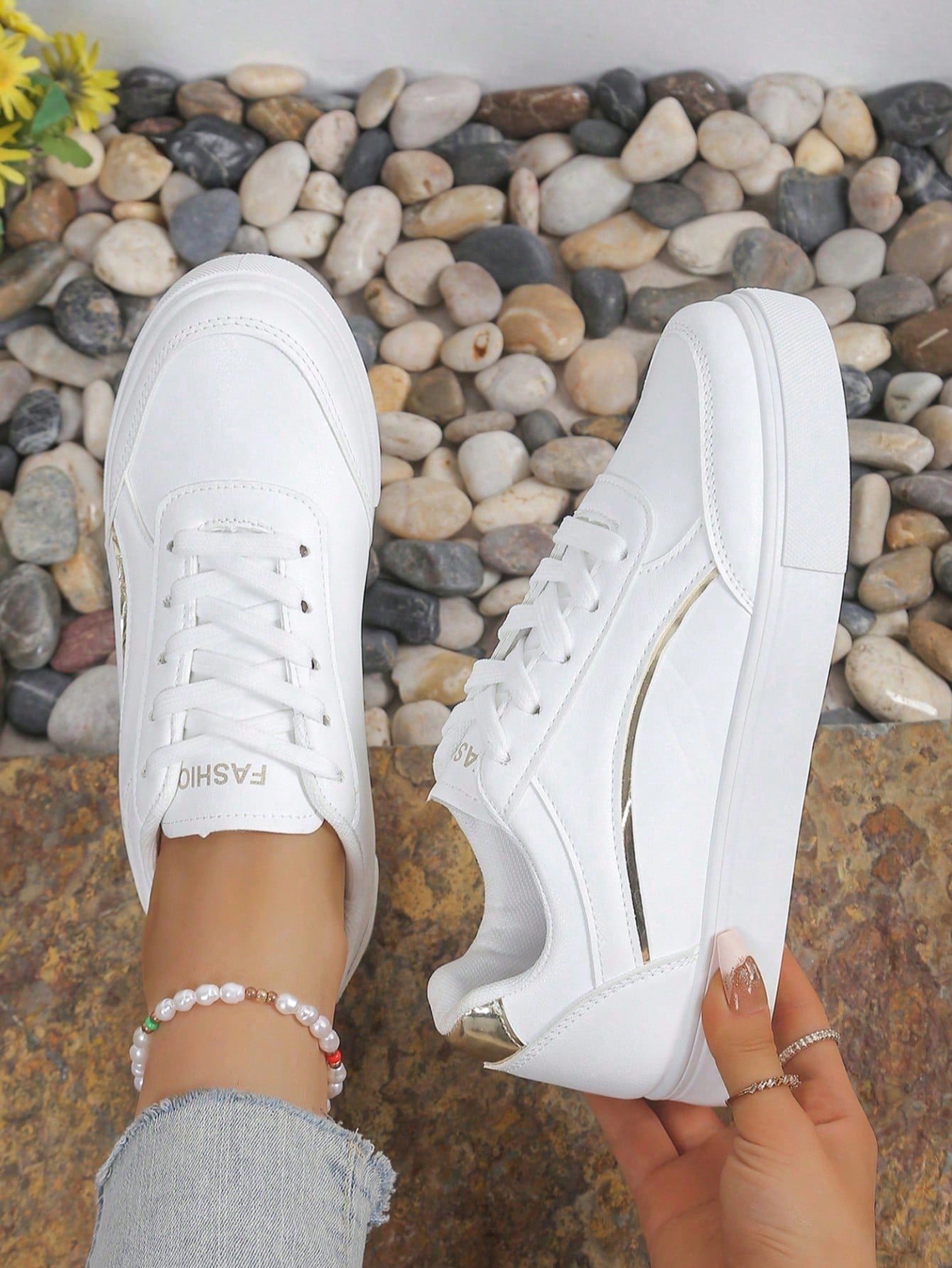 Women White Casual Sneakers, L - Running Gear Shoes ulasan dan harga
