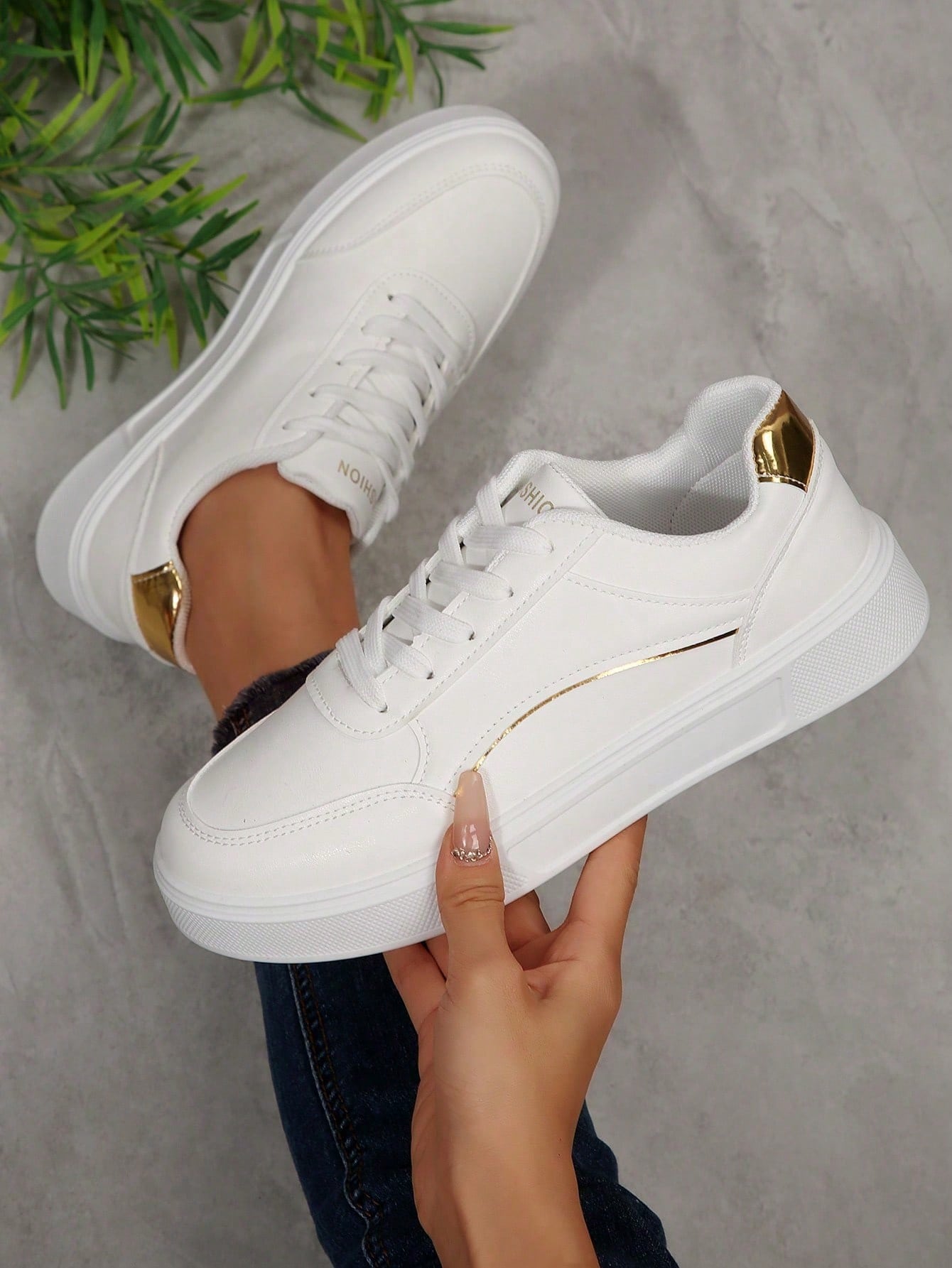 Women White Casual Sneakers, L - Running Gear Shoes ulasan dan harga